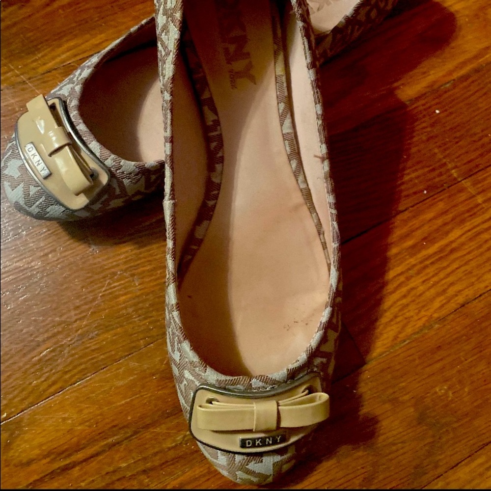 NWOT DKNY Flats Womens Casual Shoes